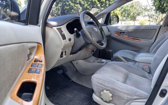 Selling Silver Toyota Innova 2011 in Biñan-8