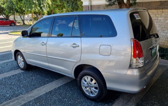 Selling Silver Toyota Innova 2011 in Biñan-3