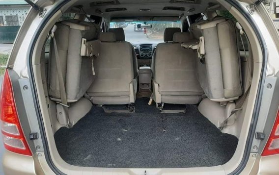 Beige Toyota Innova 2006 for sale in Automatic-8