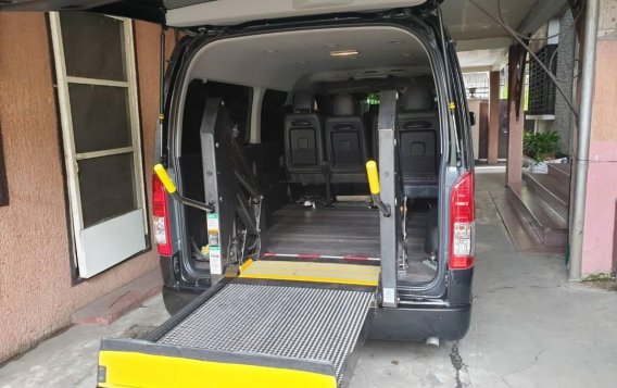 Selling Black Toyota Hiace Super Grandia 2018 in Makati-9