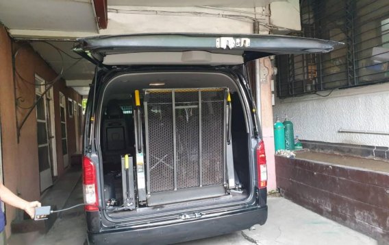 Selling Black Toyota Hiace Super Grandia 2018 in Makati-8