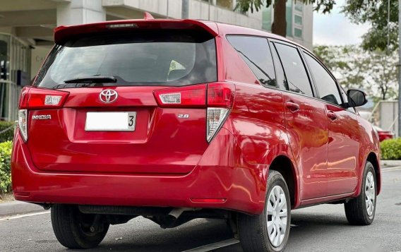 Red Toyota Innova 2017 for sale in Manual-3