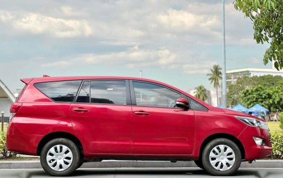 Red Toyota Innova 2017 for sale in Manual-6