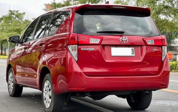 Red Toyota Innova 2017 for sale in Manual-5