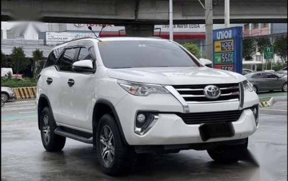 Selling Pearl White Toyota Fortuner 2020 in Angeles-1