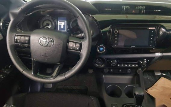Selling White 2019 Toyota Hilux in Quezon City-1