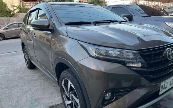 Grey Toyota Rush 2019 for sale in Quezon City-3