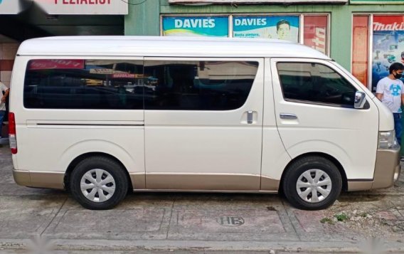 Pearl White Toyota Hiace 2015 for sale in Manual-5