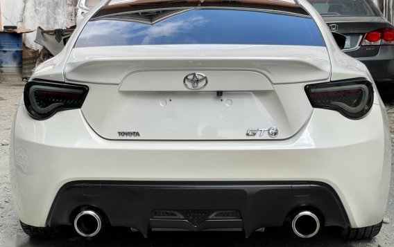 Pearl White Toyota 86 2013 for sale in Quezon City-4