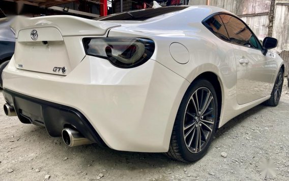 Pearl White Toyota 86 2013 for sale in Quezon City-3