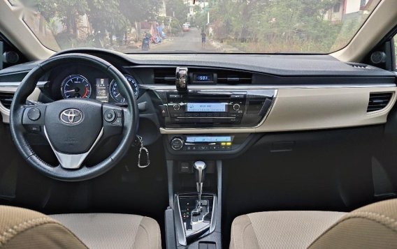 Sell Grey 2016 Toyota Corolla altis in Antipolo-7