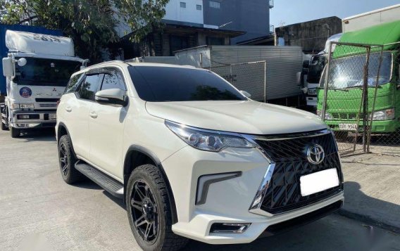 Pearl White Toyota Fortuner 2017 for sale in Manila-3