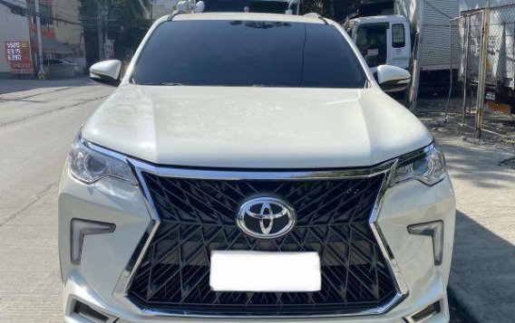 Pearl White Toyota Fortuner 2017 for sale in Manila-2