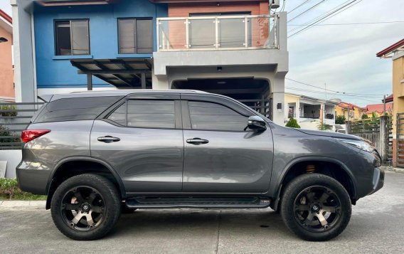 Selling Grey Toyota Fortuner 2018 in Quezon-3