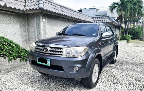Grey Toyota Fortuner 2009 for sale in Automatic-1