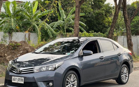 Selling Grey Toyota Corolla altis 2014 in Makati-1