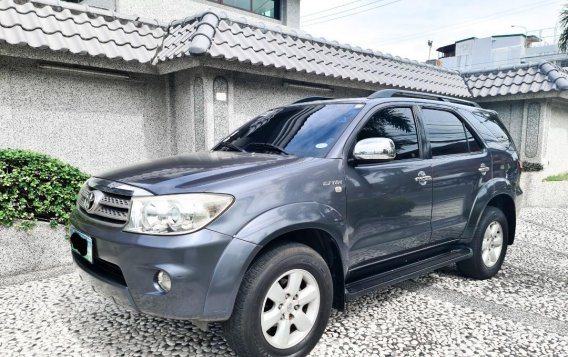 Grey Toyota Fortuner 2009 for sale in Automatic
