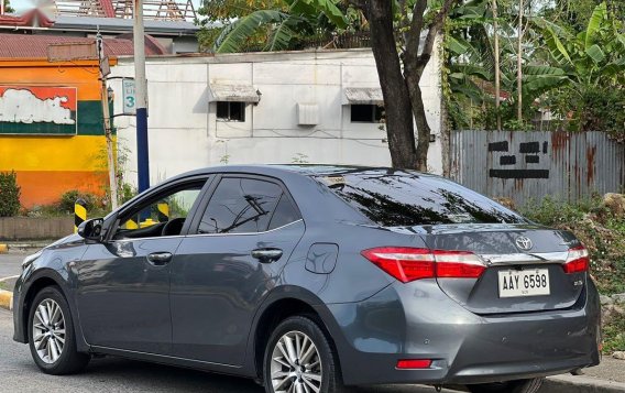 Selling Grey Toyota Corolla altis 2014 in Makati-3