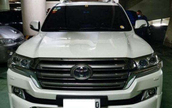 Selling Pearl White Toyota Land Cruiser 2017 in Makati-2