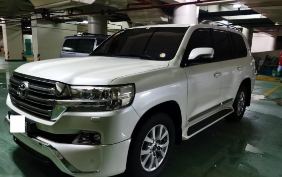 Selling Pearl White Toyota Land Cruiser 2017 in Makati-4