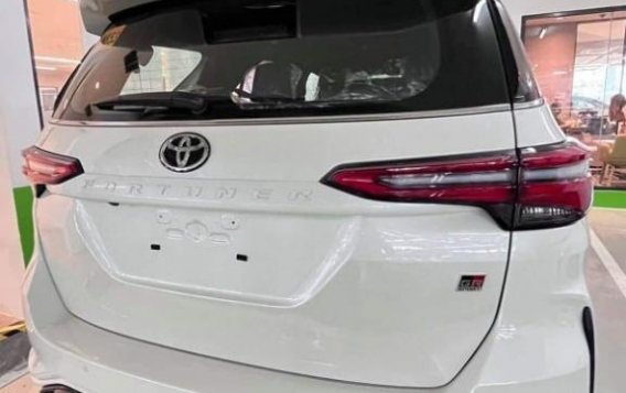 Selling White Toyota Fortuner 2022 in Manila-1