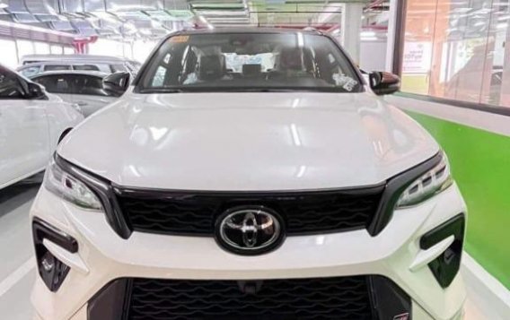 Selling White Toyota Fortuner 2022 in Manila