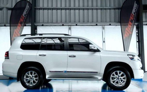 Pearl White Toyota Land Cruiser 2019 for sale in Quezon -2