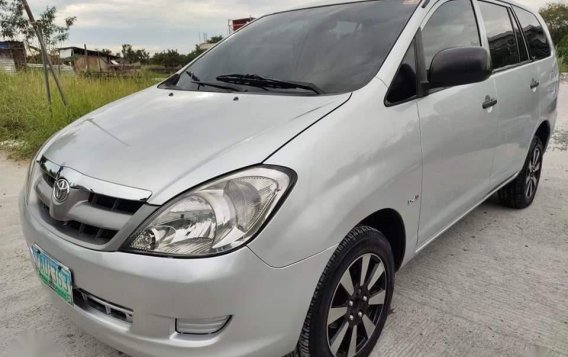 Silver Toyota Innova 2005 for sale in Quezon