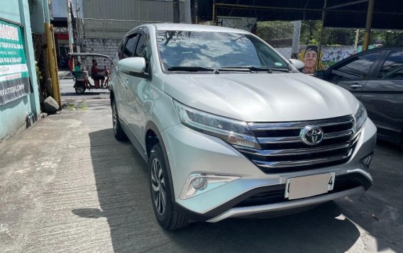 Selling Silver Toyota Rush 2020 in Makati-1