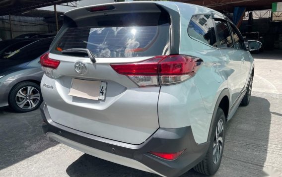 Selling Silver Toyota Rush 2020 in Makati-8