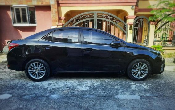 Selling Black Toyota Corolla 2016 in Imus-9