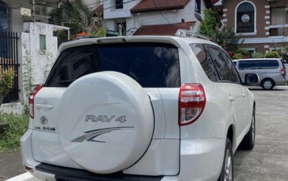 Pearl White Toyota RAV4 2010 for sale in Pasay 