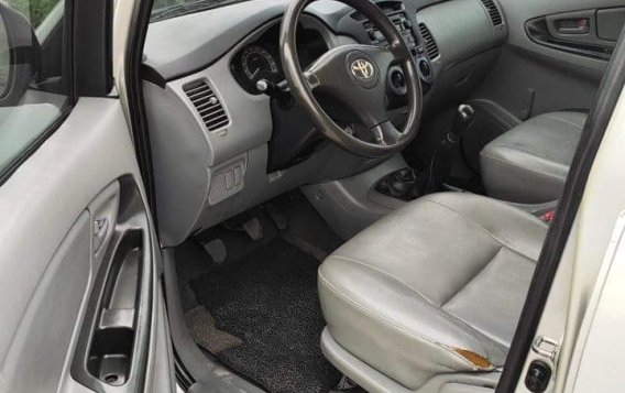 Silver Toyota Innova 2005 for sale in Quezon-4