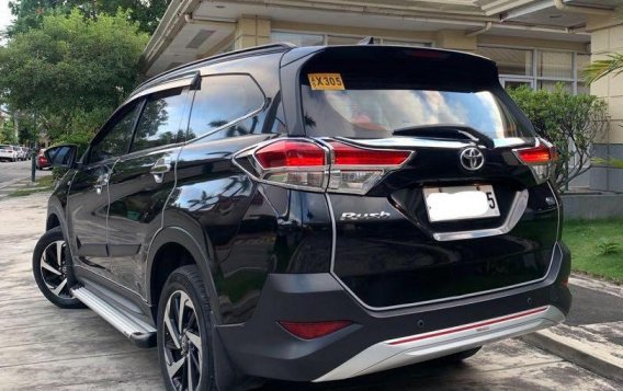 Black Toyota Rush 2018 for sale in Pateros-3