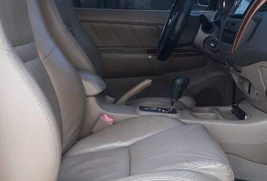 Selling Silver Toyota Fortuner 2009 in Quezon-6