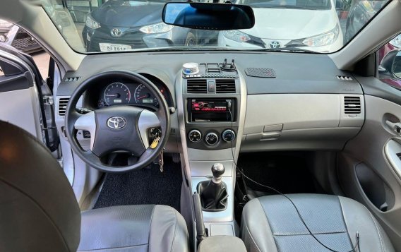 Selling Silver Toyota Corolla Altis 2013 in Quezon-9