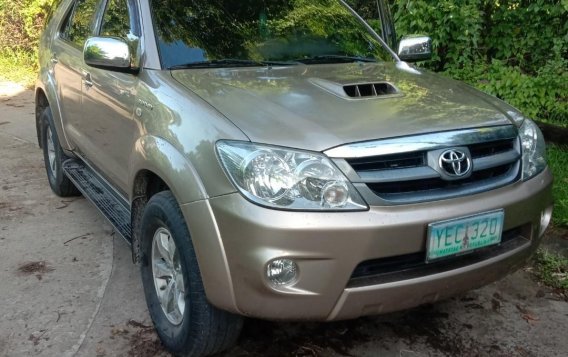 Selling Silver Toyota Fortuner 2006 in Manila-1