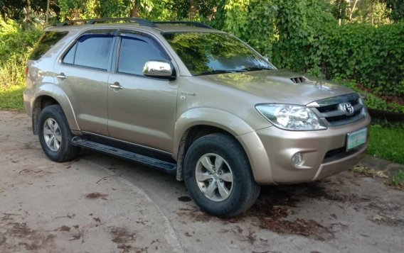 Selling Silver Toyota Fortuner 2006 in Manila-3