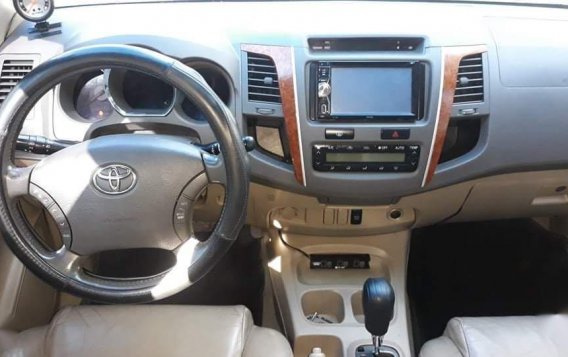 Selling Silver Toyota Fortuner 2009 in Quezon-7