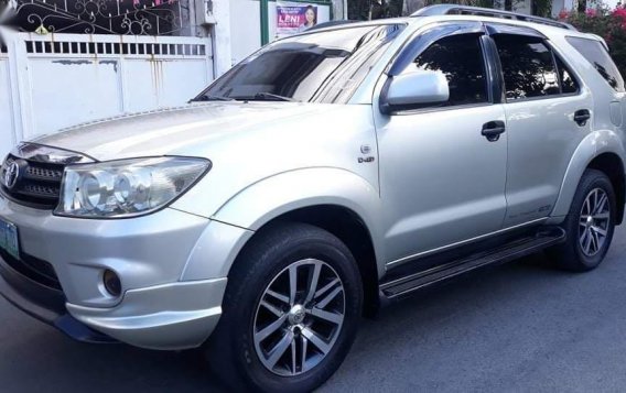 Selling Silver Toyota Fortuner 2009 in Quezon-1