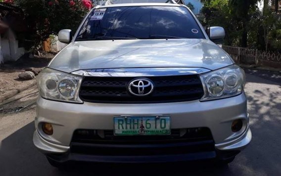 Selling Silver Toyota Fortuner 2009 in Quezon-8
