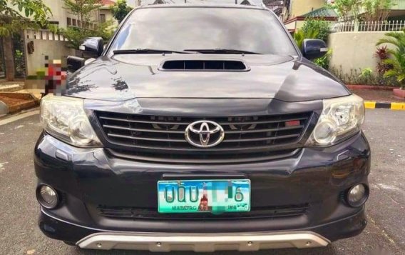 Black Toyota Fortuner 2013 for sale in Quezon 