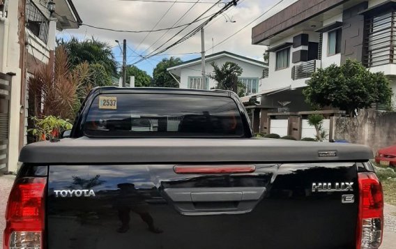 Selling Black Toyota Hilux 2017 in Marikina-2