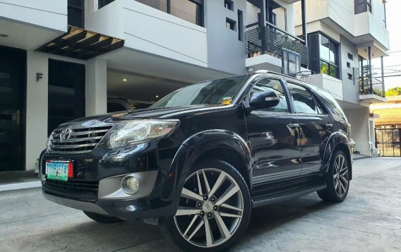 Black Toyota Fortuner 2013 for sale in Quezon City-2