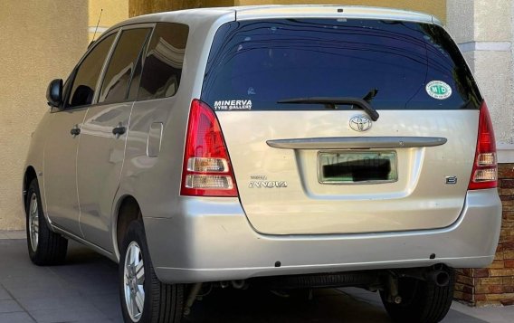 Selling Silver Toyota Innova 2008 in Biñan-1