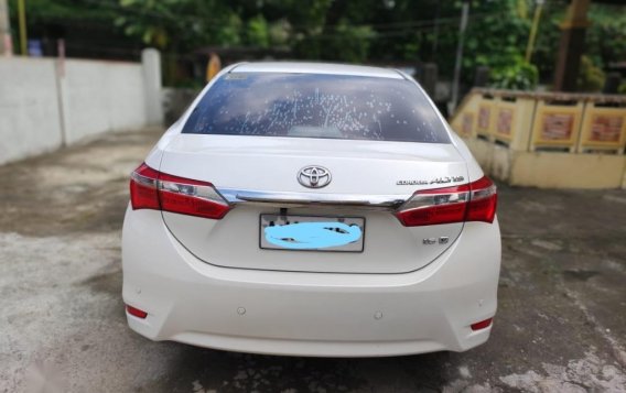 Selling Pearl White Toyota Corolla altis 2015 in Alfonso-1