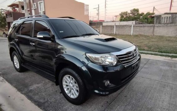 Selling Black Toyota Fortuner 2013 in Imus-4