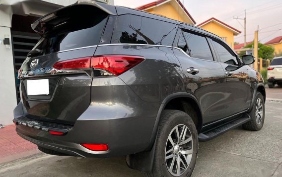 Selling Grey Toyota Fortuner 2017 in Quezon -3