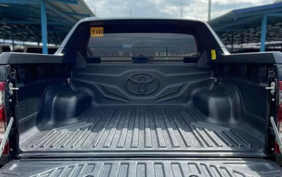 Black Toyota Hilux 2021 for sale in Automatic-6