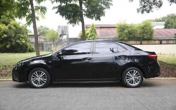 Selling Black Toyota Corolla altis 2014 in Quezon City-5